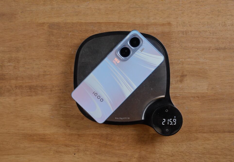 iQOO Neo 11 भारत में खरीदना चाहिए या नहीं